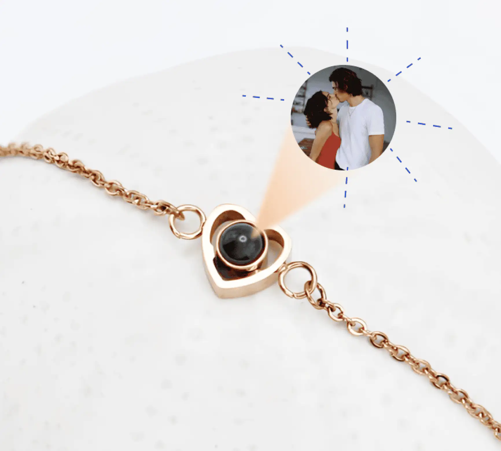 Браслет-сердце rose gold хранит фото под микролинзой