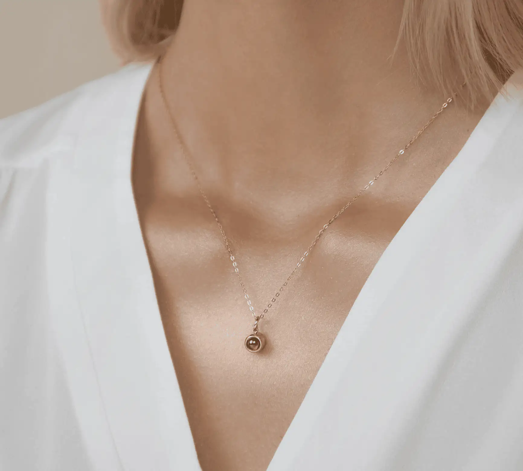 Шар-кулон в цвете rose gold для хранения снимков