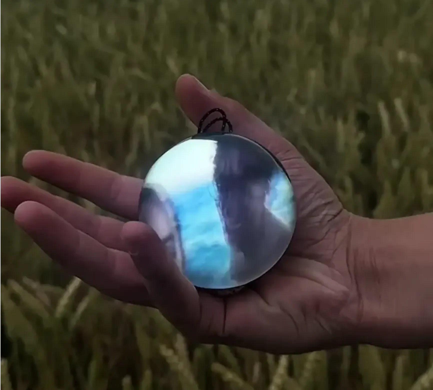 Цифровой шар-сувенир для хранения фото и видео